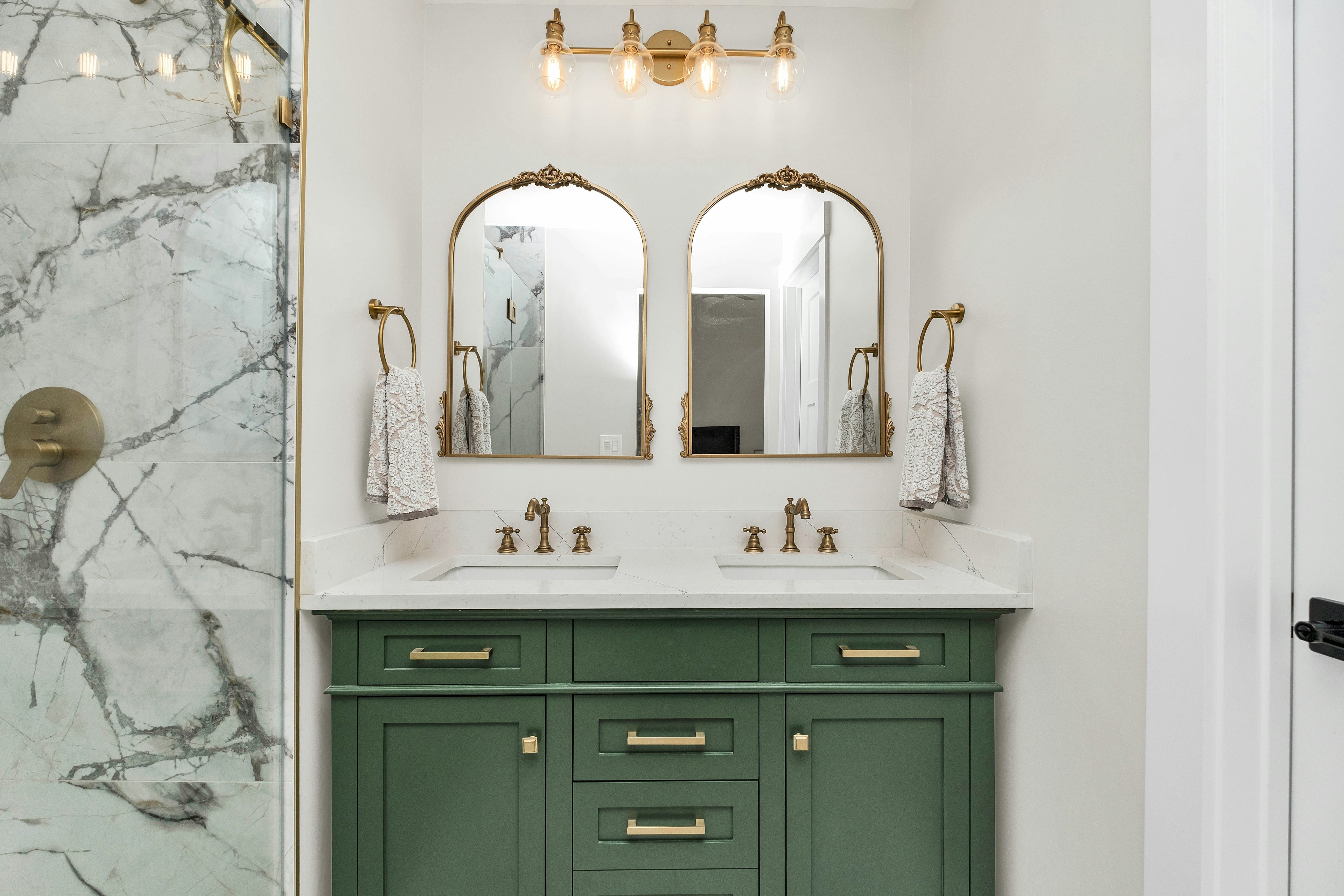 What to Expect When You Buy Natural Stone Slabs Online