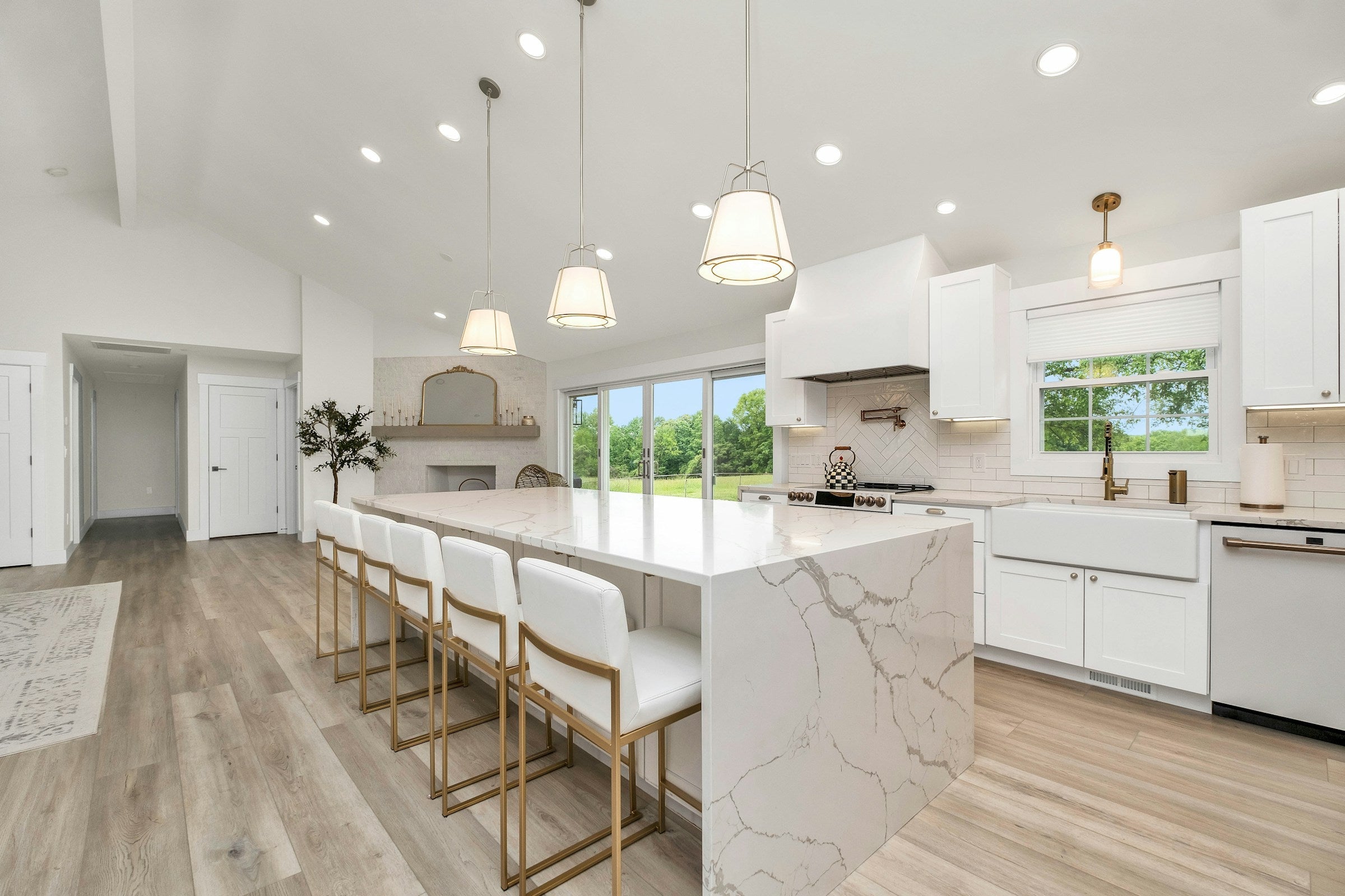 Shop Quartzite Slabs Online – Unique Colors, Shipped to Your Door